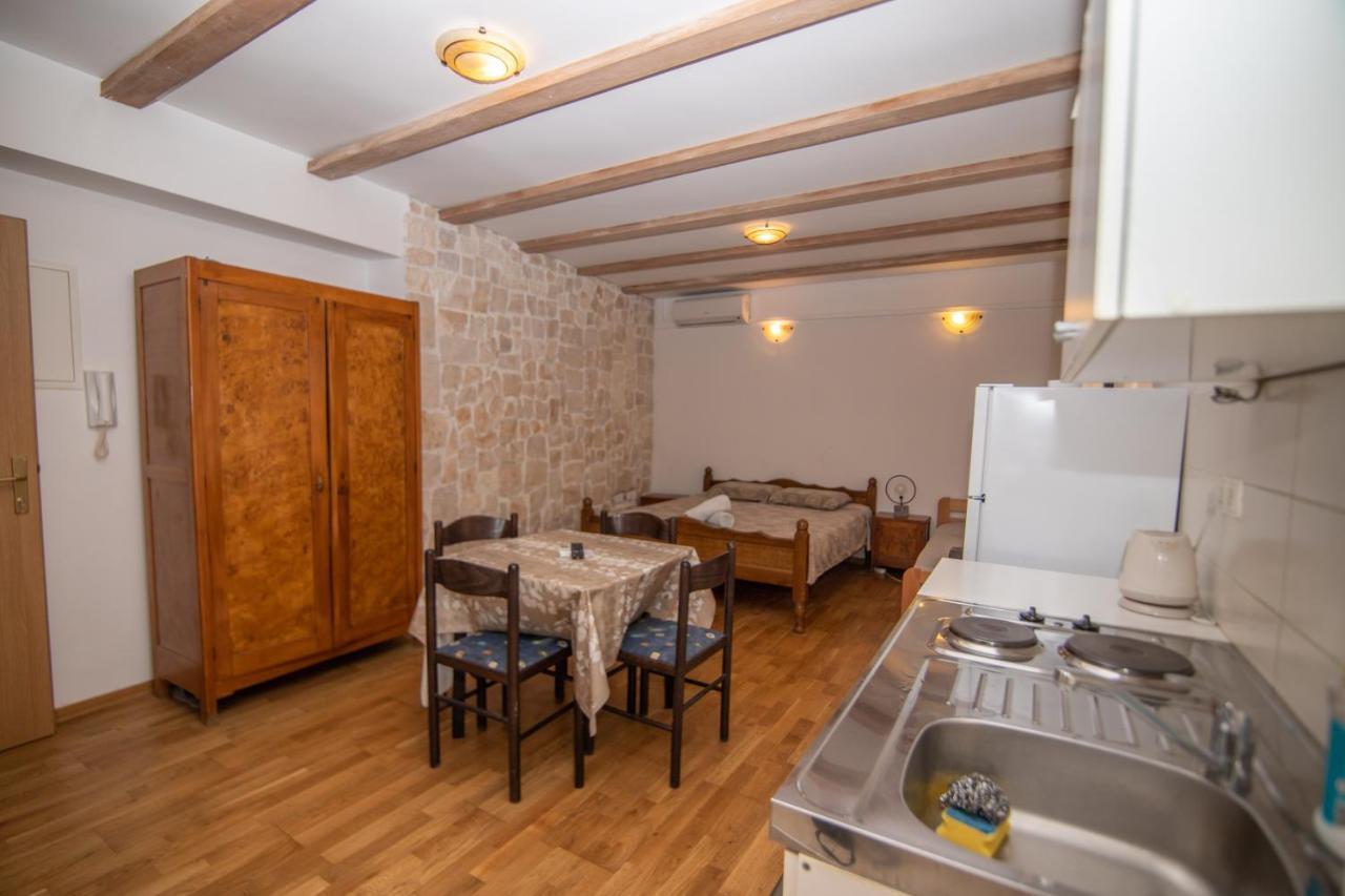 Apartments Loriana Sibenik Exterior photo